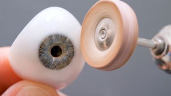 العين الاصطناعية