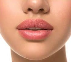 وشم الشفايف في ايران (توريد الشفايف): كل ما يجب أن تعرفيه عن تاتو الشفايف | سنا مدتور 1 وشم الشفايف في ايران (توريد الشفايف): كل ما يجب أن تعرفيه عن تاتو الشفايف | سنا مدتور 1