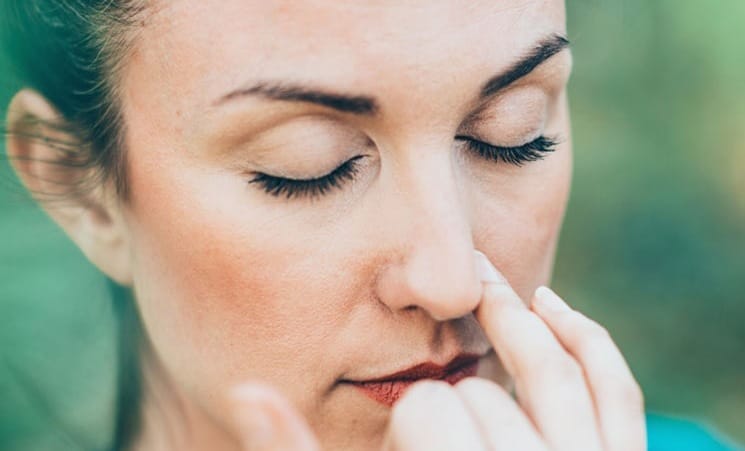 هل يتعلق شكل الأنف والوجه بالعرق أم لا؟