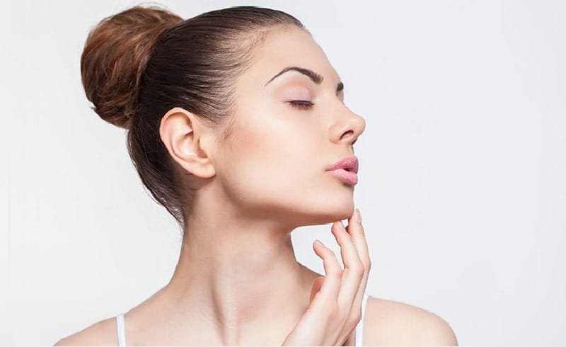 كيف يمكن التمييز إذا كان شخص ما قد أجرى عملية للأنف؟ 1