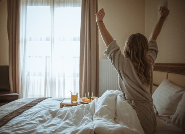 النوم بعد تكبير الثدي: كل ما تحتاجين معرفته 2 النوم بعد تكبير الثدي: كل ما تحتاجين معرفته 2