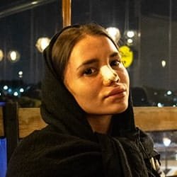 هل يجب علي وضع لاصق على أنفي بعد عملية الأنف وكيف؟