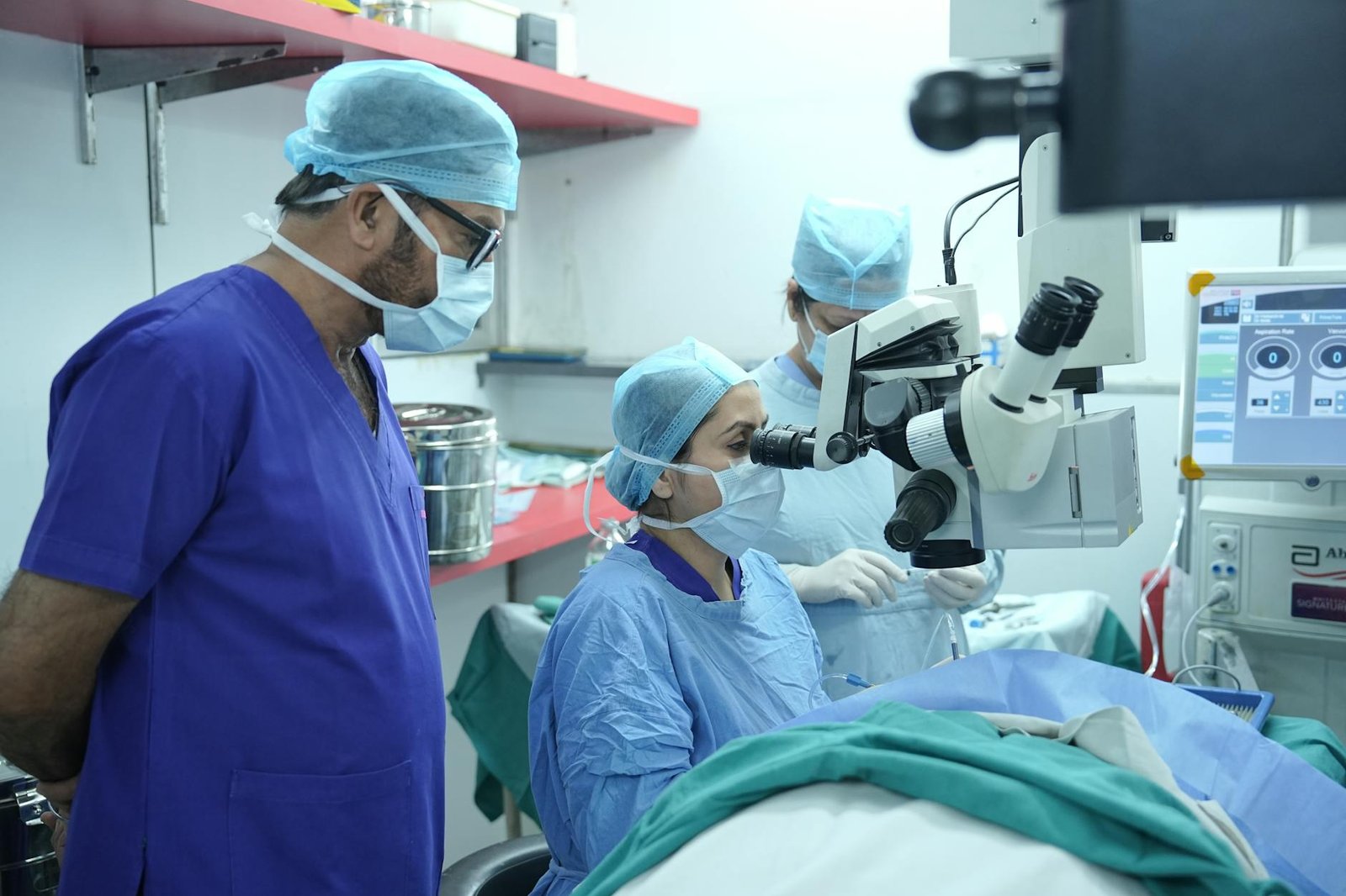 professional eye surgery in new delhi hospital
